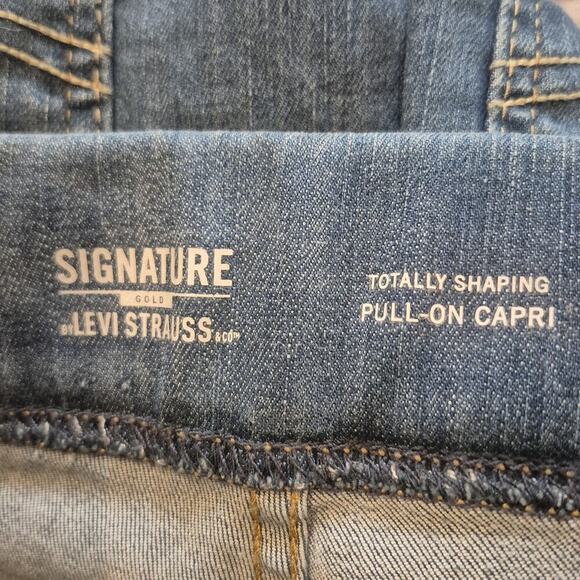Levi's Signature Gold Jeans Womens 14/32 Blue Pull-On Capri Slimming Denim NWT - Picture 10 of 10